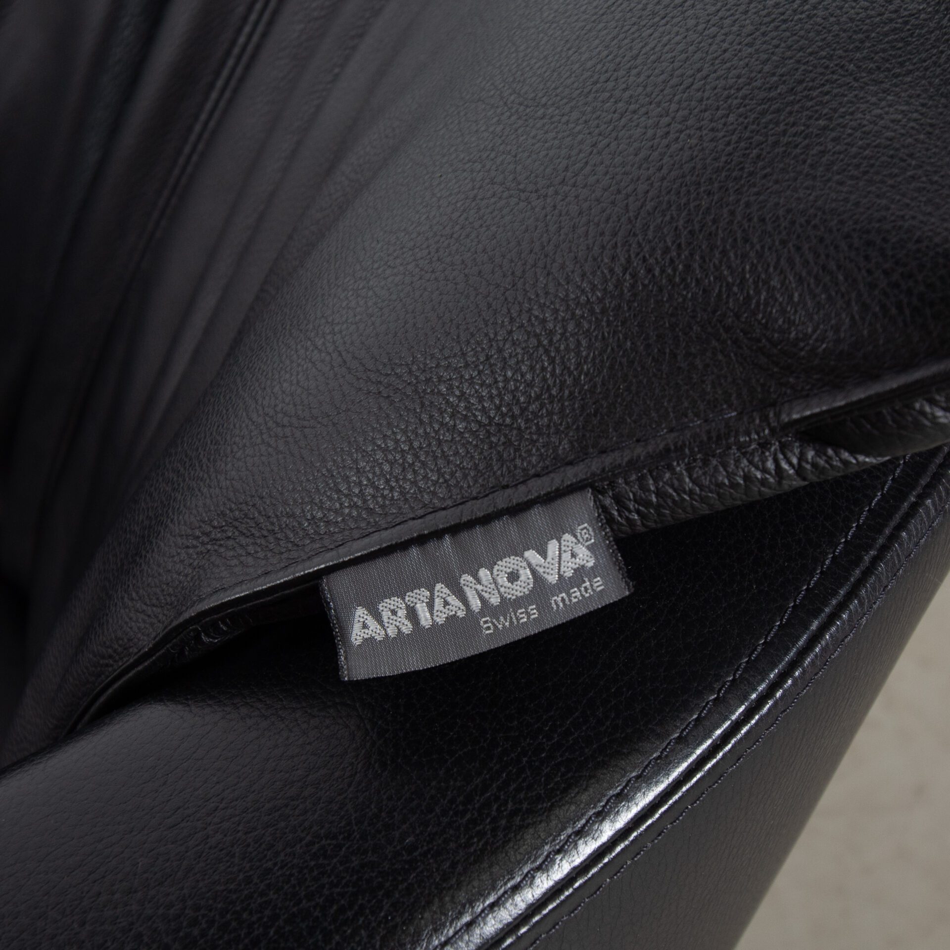 Artanova Fauteuil Zwart Leer + Hocker - Image 6