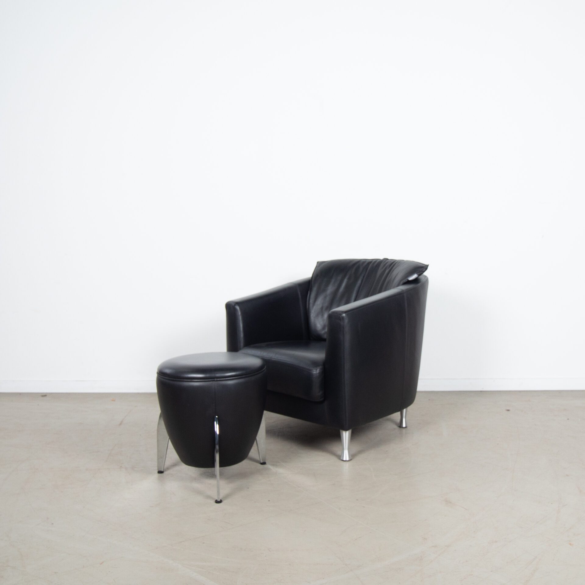 Artanova Fauteuil Zwart Leer + Hocker - Image 3