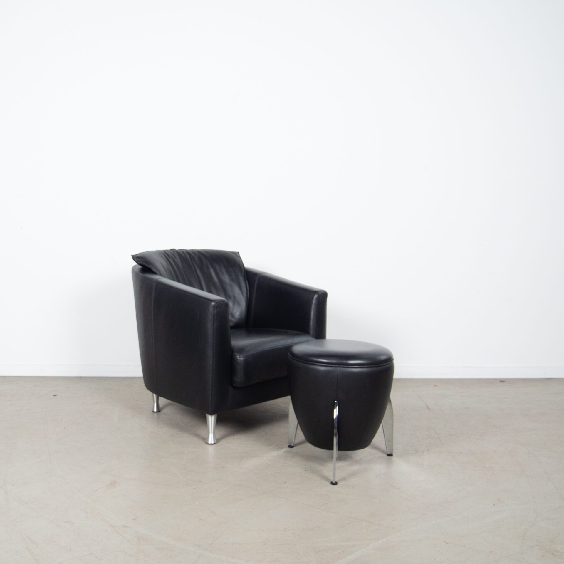 Artanova Fauteuil Zwart Leer + Hocker