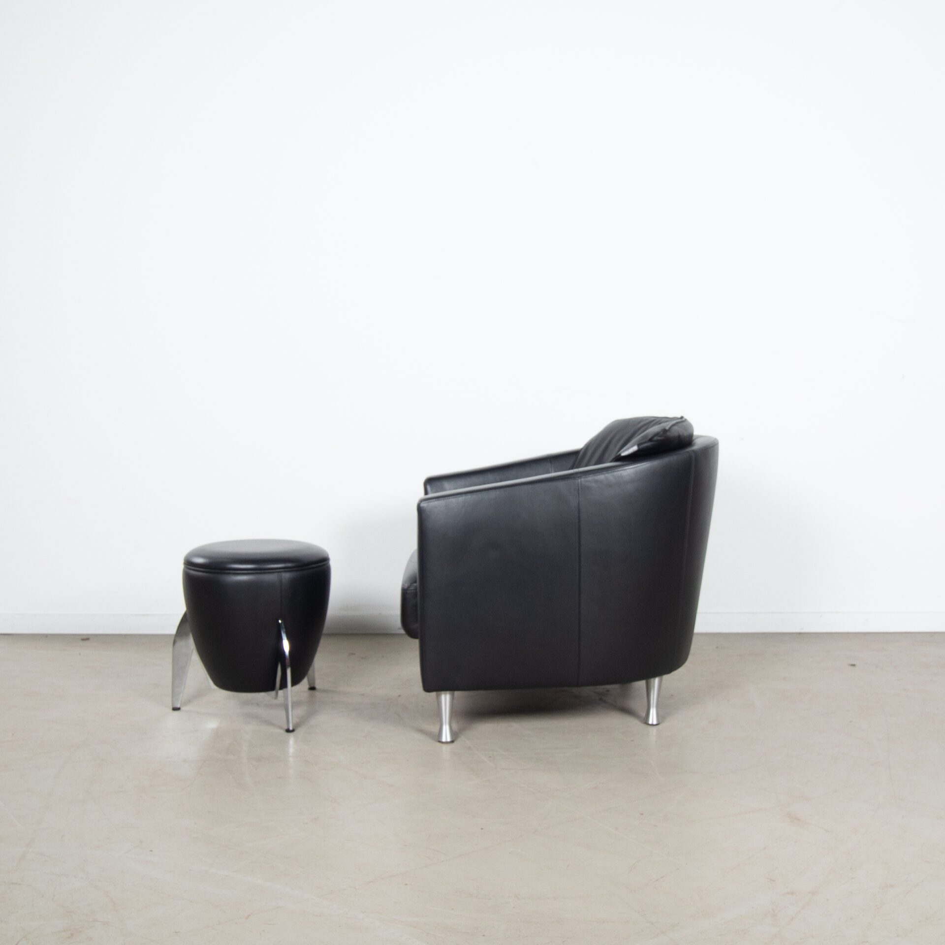 Artanova Fauteuil Zwart Leer + Hocker - Image 4