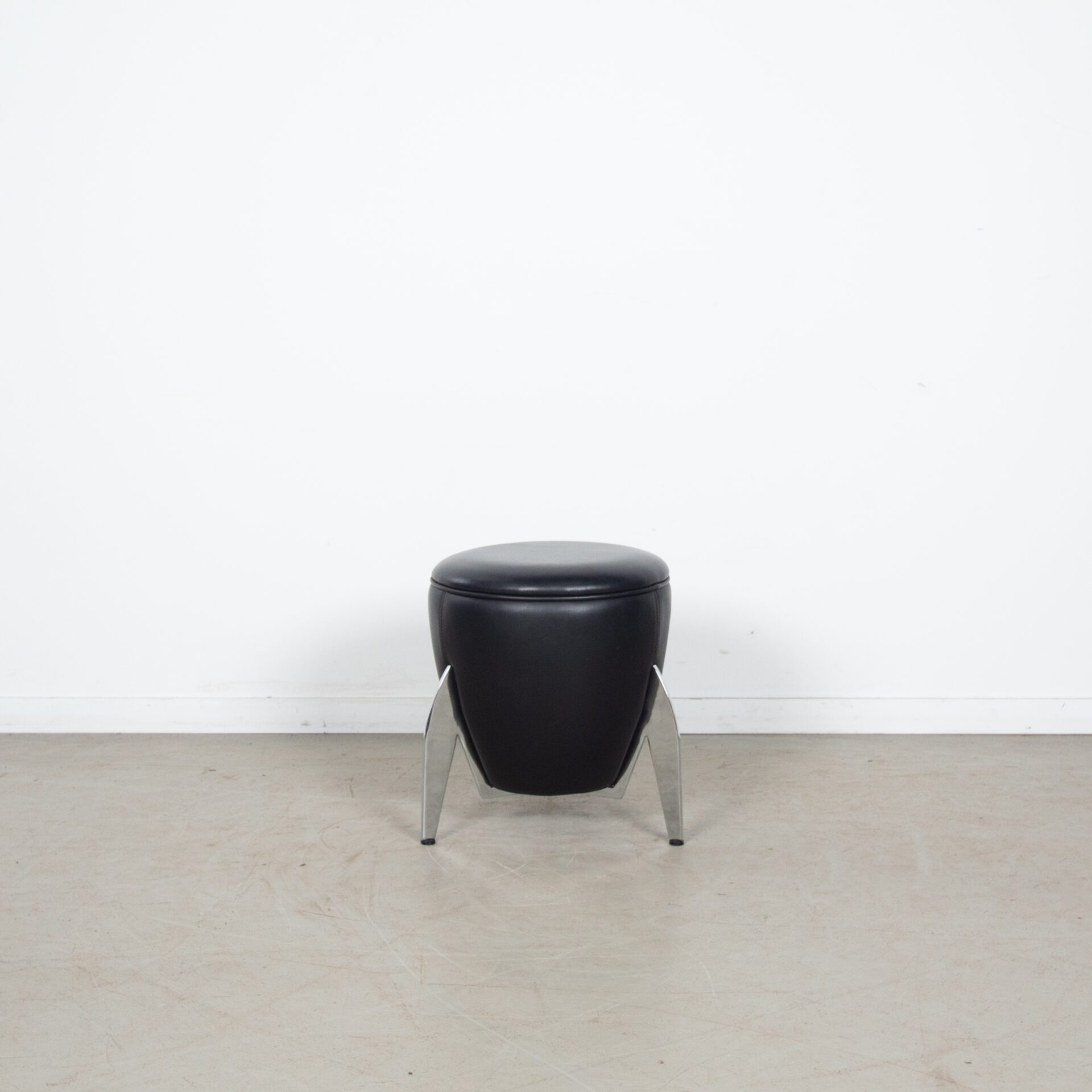 Artanova Hocker Zwart Leer