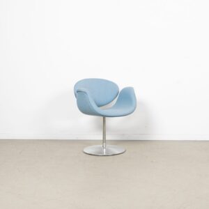 Artifort Little Tulip Stoel Lichtblauw Stof - Aluminium