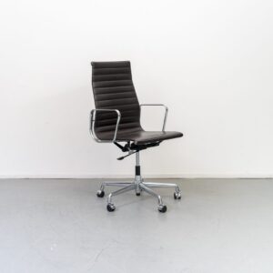 Vitra EA 119 Bureaustoel DonkerBruin Leer – Chroom
