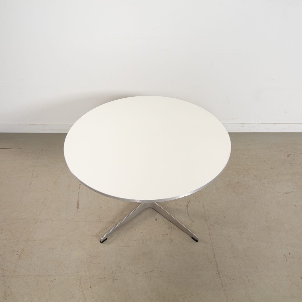Fritz Hansen A222 Tafel Rond Wit Ø75 cm - Aluminium - Image 3