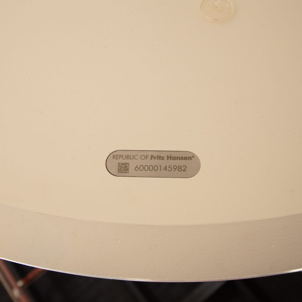Fritz Hansen A222 Tafel Rond Wit Ø75 cm - Aluminium - Image 4