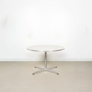 Fritz Hansen A222 Tafel Rond Wit Ø75 cm - Aluminium