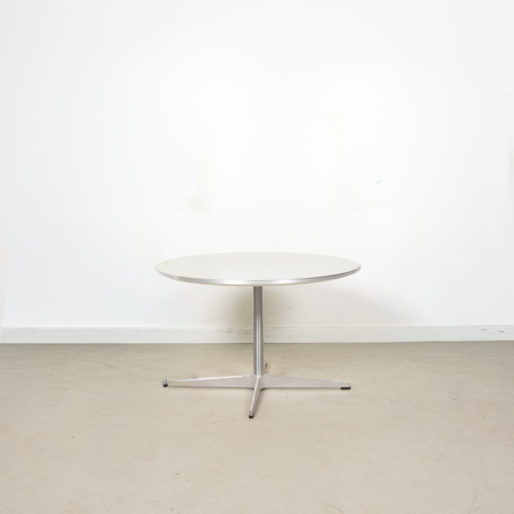 Fritz Hansen A222 Tafel Rond Wit Ø75 cm - Aluminium - Image 2