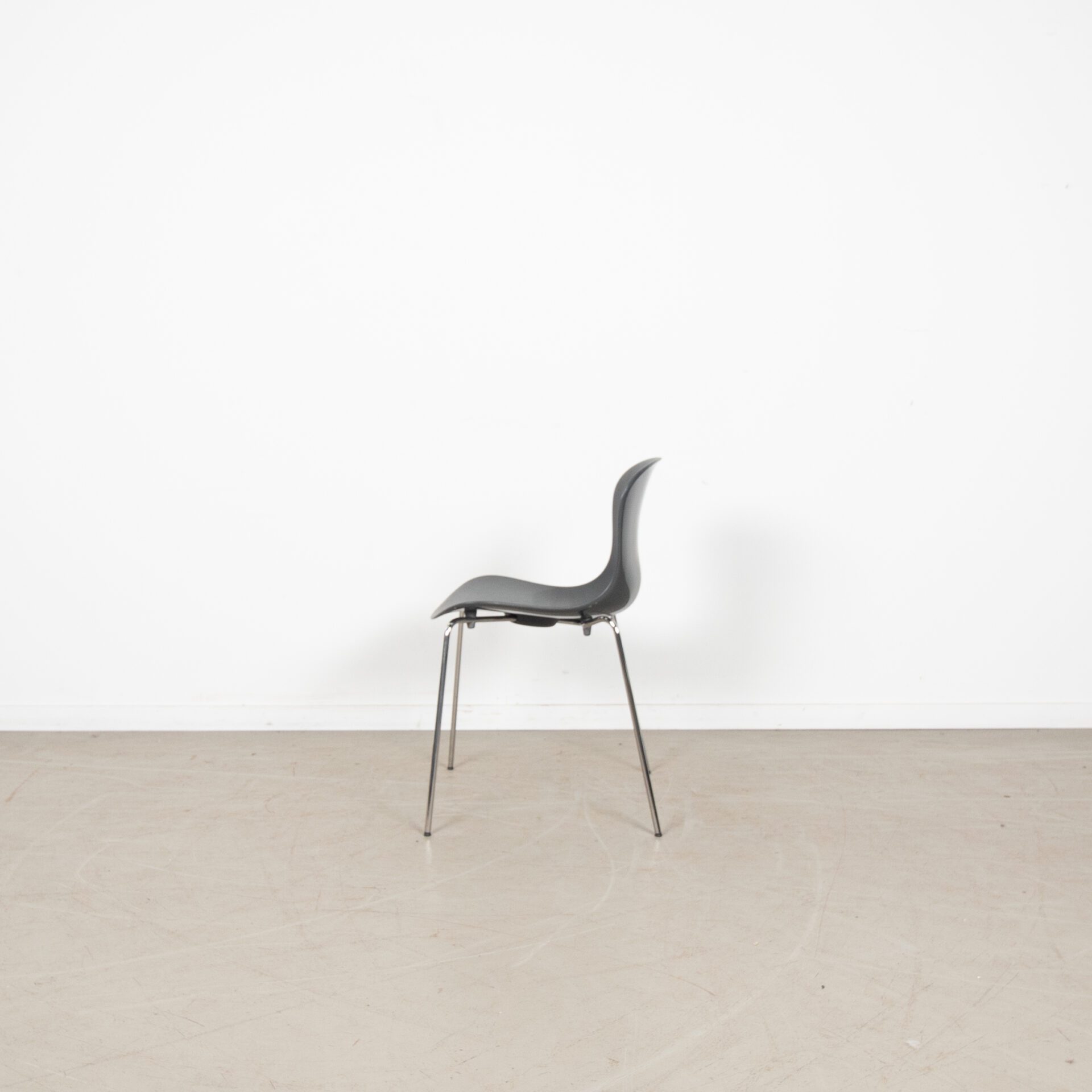 Fritz Hansen NAP KS50 Stoel Donkergrijs Kunststof - Chroom - Image 4