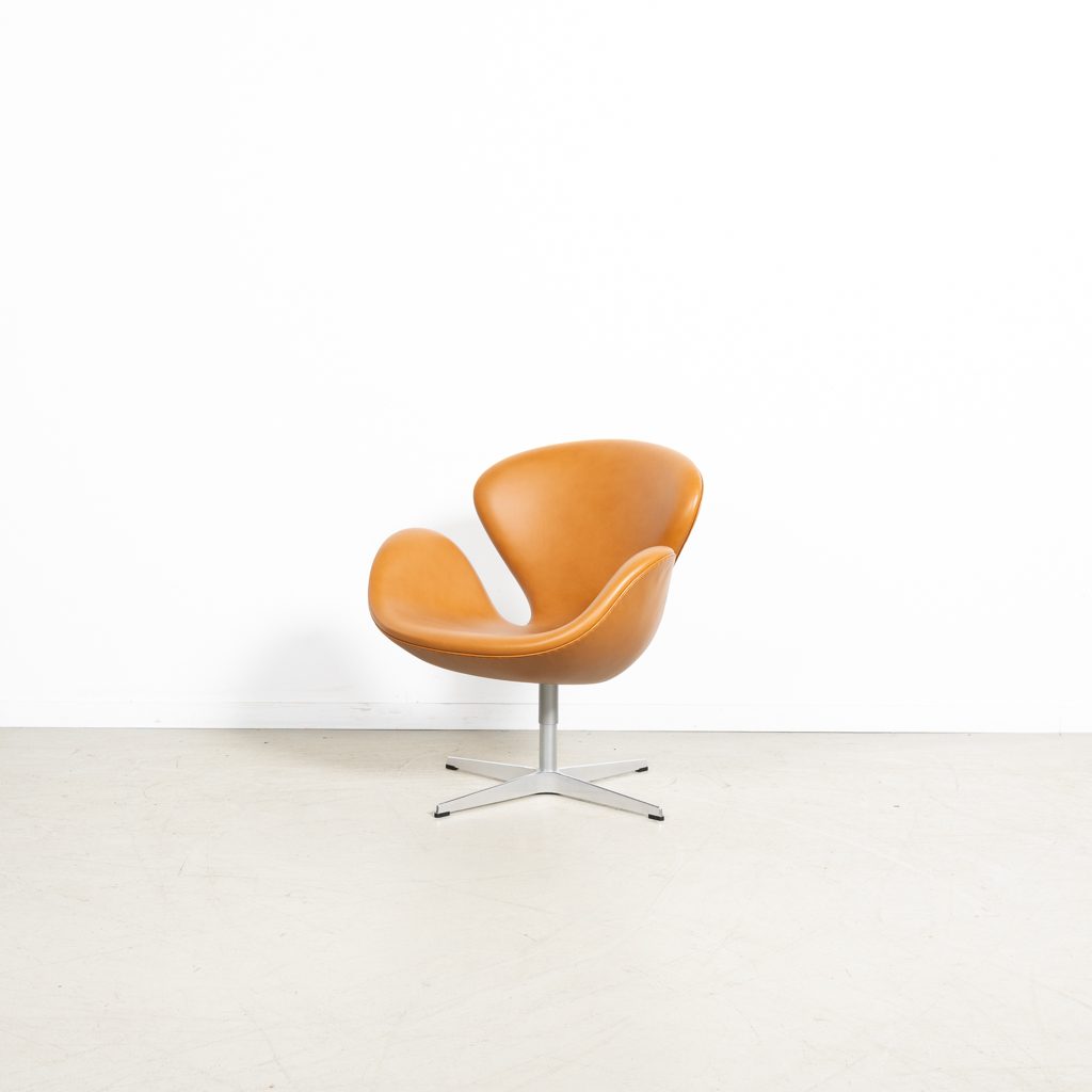 Fritz Hansen Swan 3320 Fauteuil Walnut Grace - Image 3