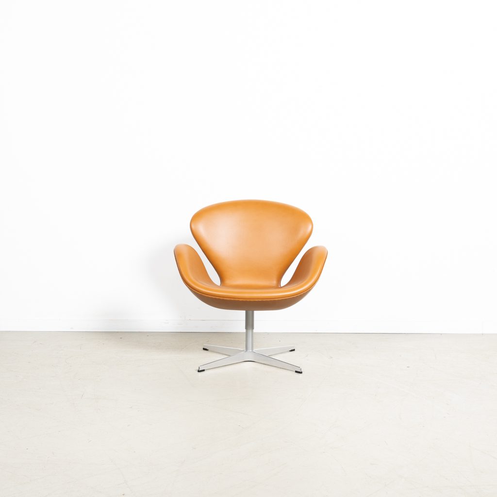 Fritz Hansen Swan 3320 Fauteuil Walnut Grace - Image 2