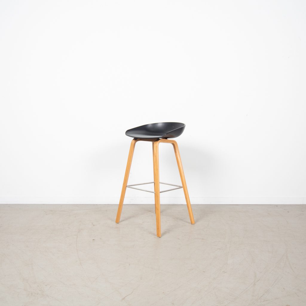 Hay AAS32 Kruk Zwart Kunststof - Hout - Image 3