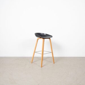 Hay AAS32 Kruk Zwart Kunststof - Hout