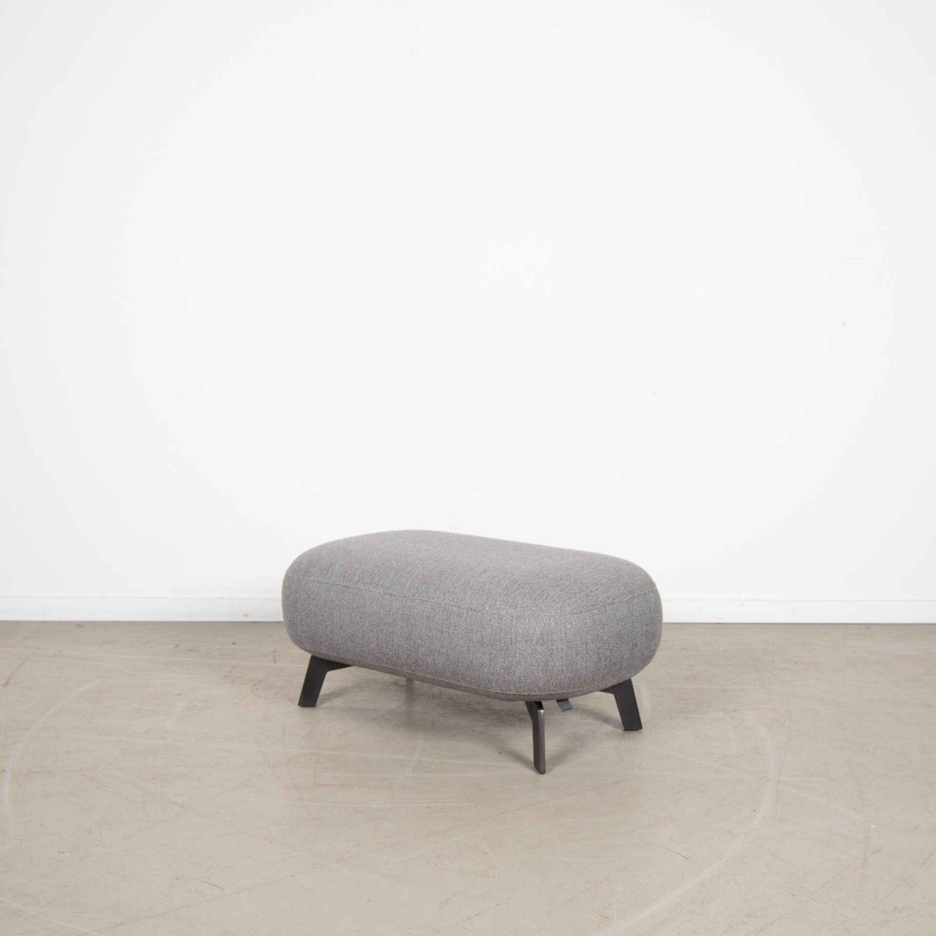 Leolux Flint Divan Bank 2,5-Zits Grijs Stof + Hocker - Image 8