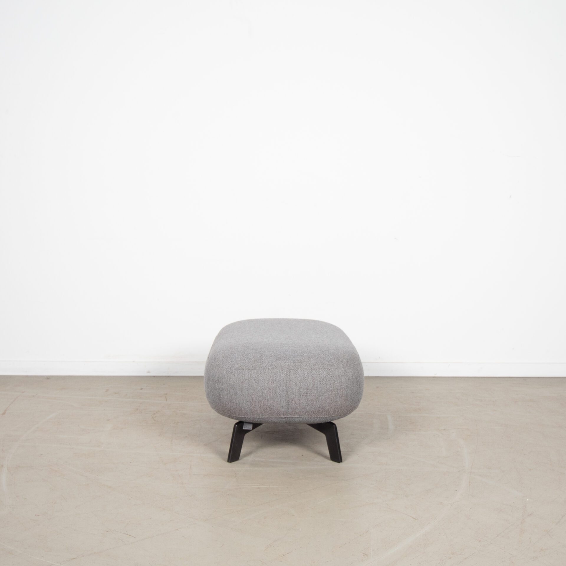 Leolux Flint Divan Bank 2,5-Zits Grijs Stof + Hocker - Image 9