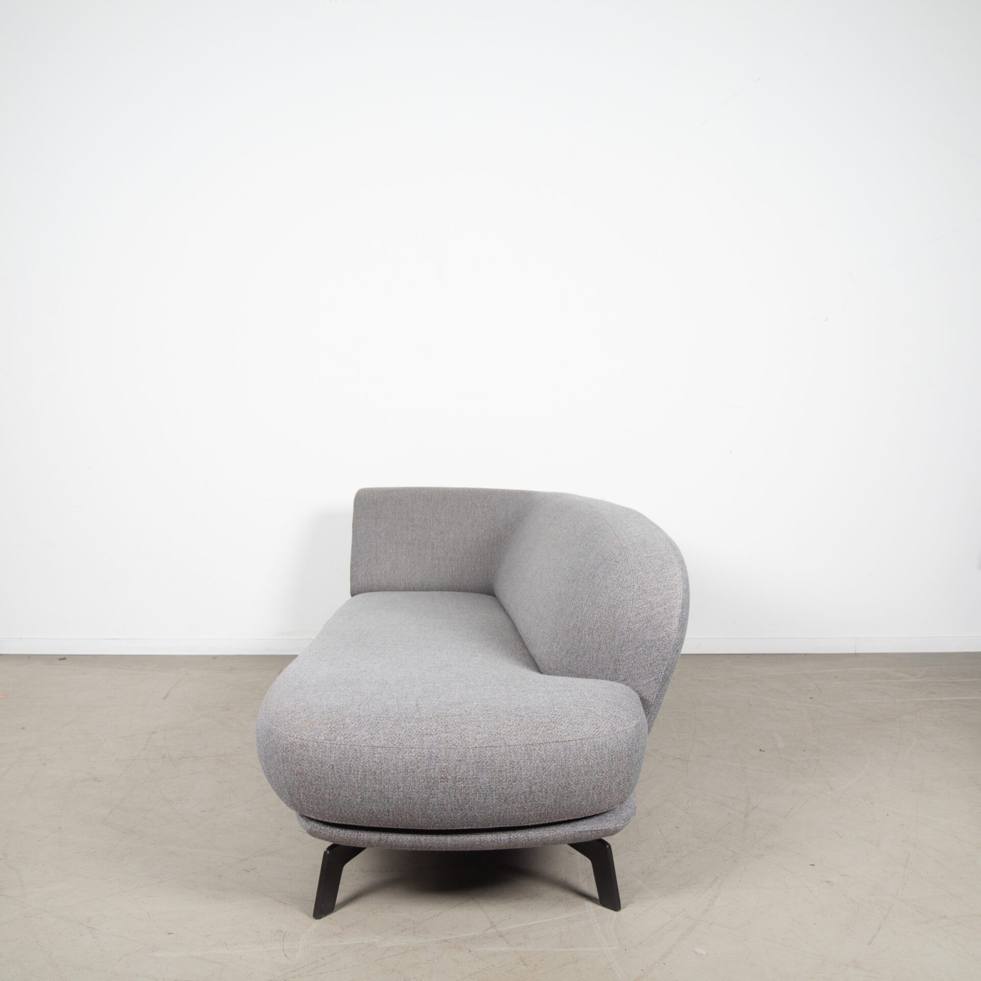 Leolux Flint Divan Bank 2,5-Zits Grijs Stof + Hocker - Image 5