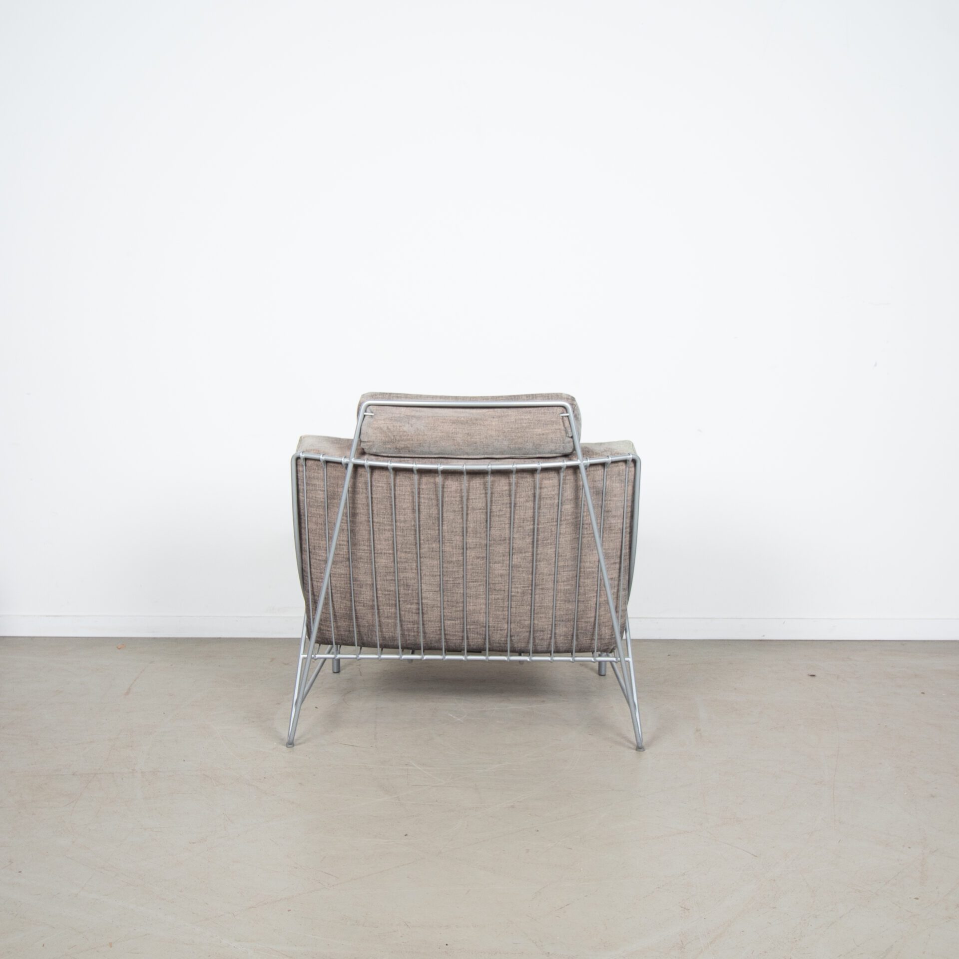 Leolux Volare Fauteuil Taupe Stof + Hocker - Image 5