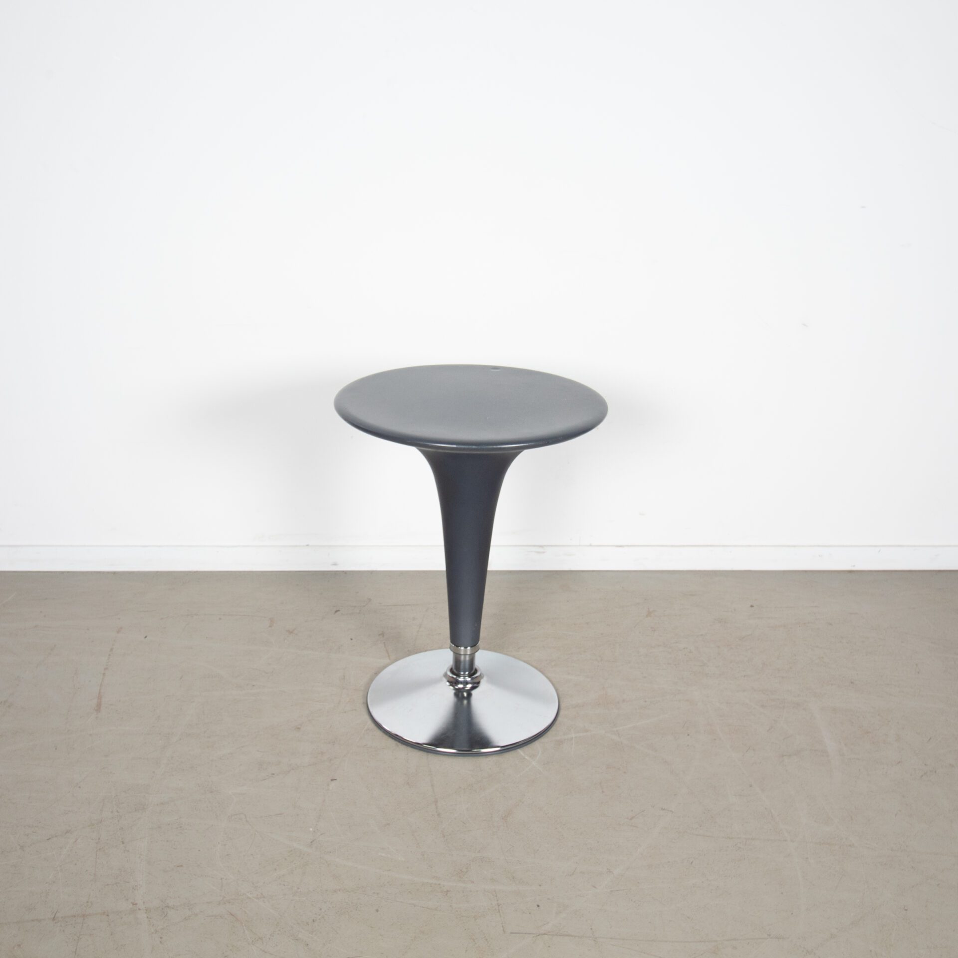 Magis Bombo Table Tafel Rond Antraciet Kunststof Ø55 cm - Chroom - Image 2