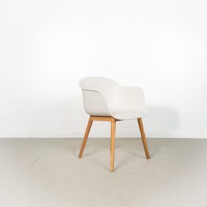 Muuto Fiber Stoel Wit Kunststof – Hout