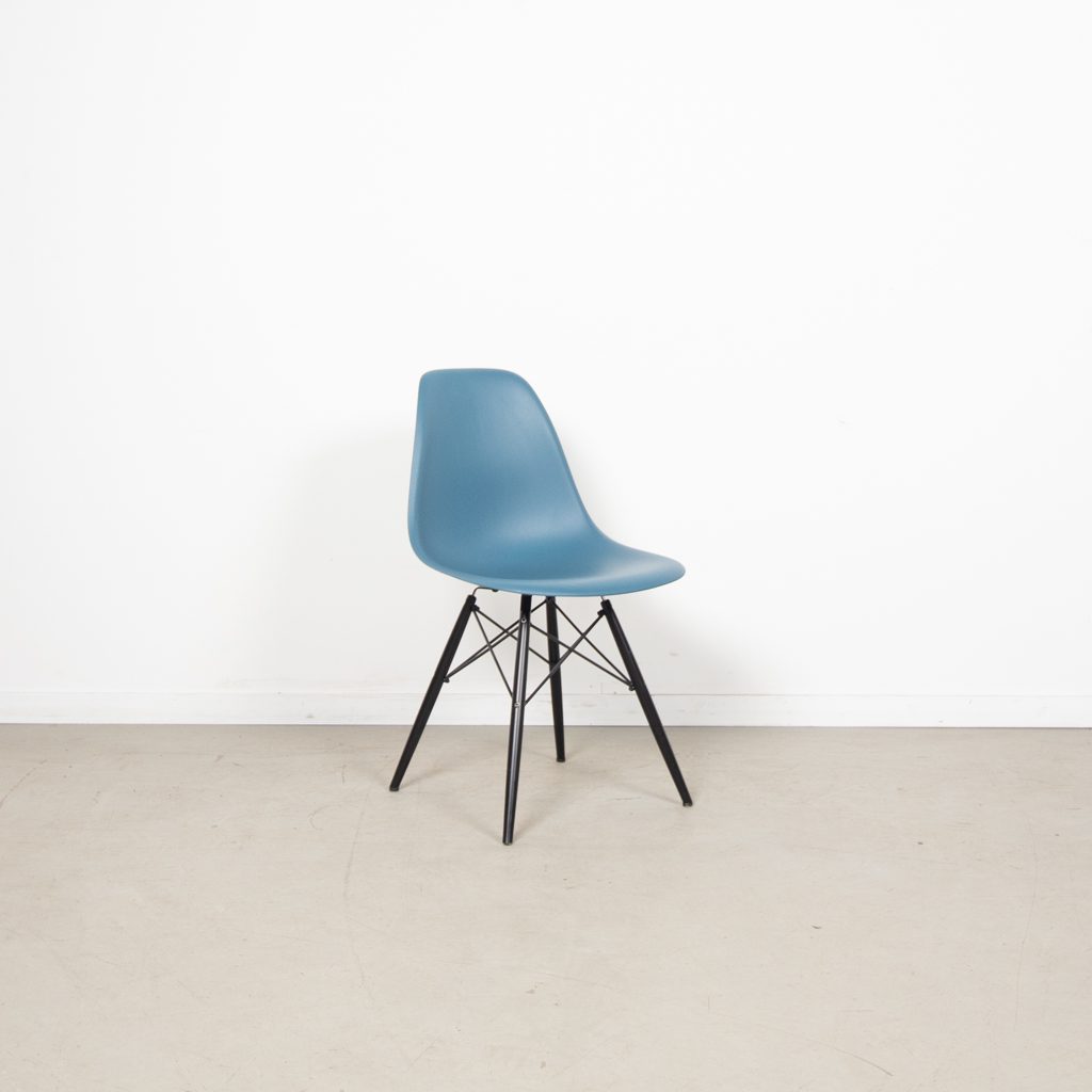 Vitra DSW Stoel Blauw Kunststof - Zwart