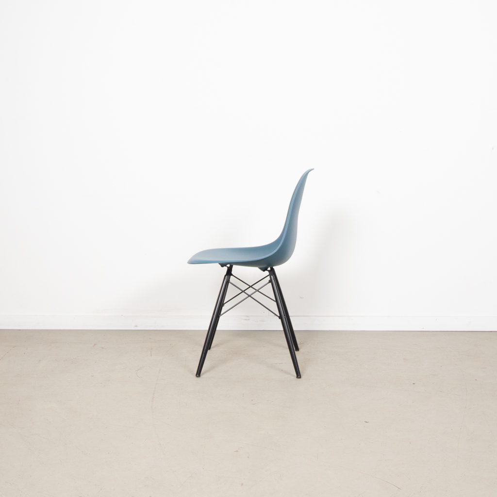 Vitra DSW Stoel Blauw Kunststof - Zwart - Image 4