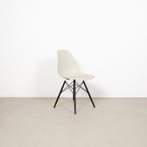 Vitra DSW Stoel Cotton White Kunststof - Zwart
