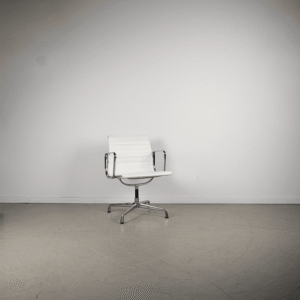 Vitra Eames EA 107 Stoel Wit Leer - Chroom