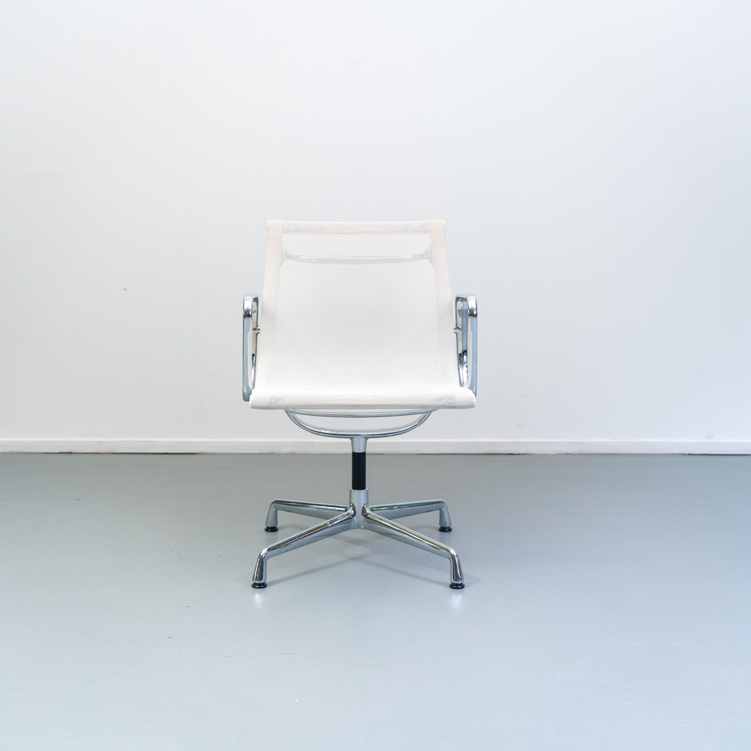 Vitra Eames EA 107 Stoel Wit Netweave - Chroom - Image 3