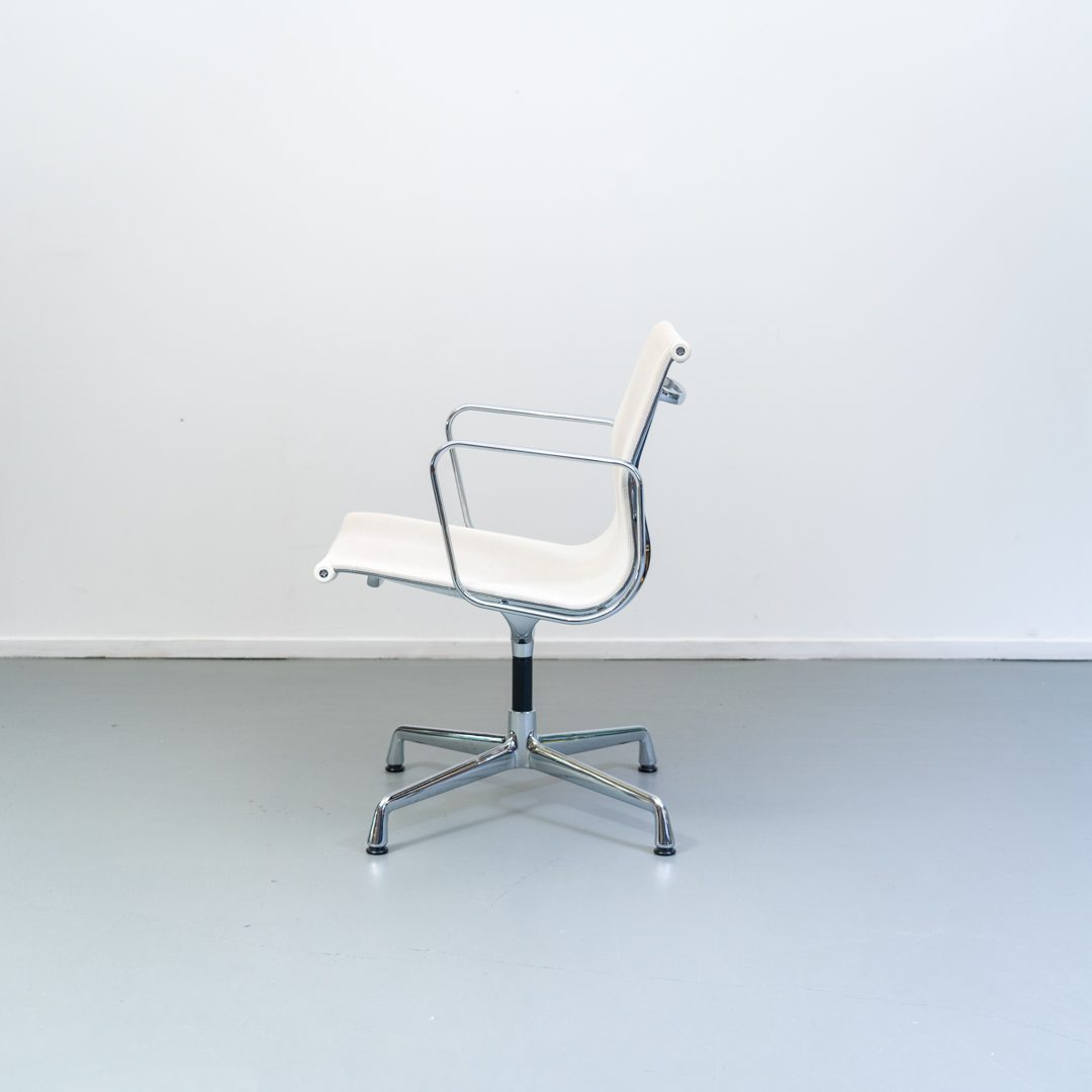 Vitra Eames EA 107 Stoel Wit Netweave - Chroom - Image 5