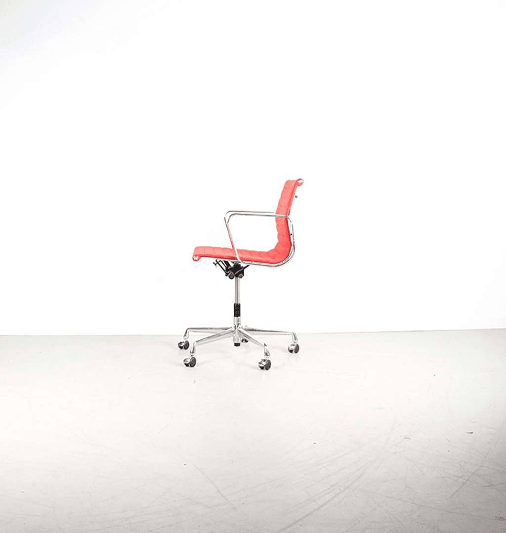 Vitra Eames EA 117 Bureaustoel Rood Hopsak - Chroom - Image 4