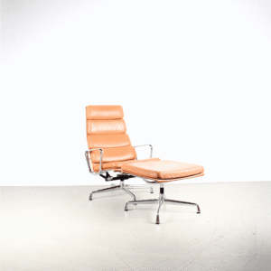 Vitra Eames EA 222 Fauteuil Cognac Leer - Chroom + EA 223 Hocker