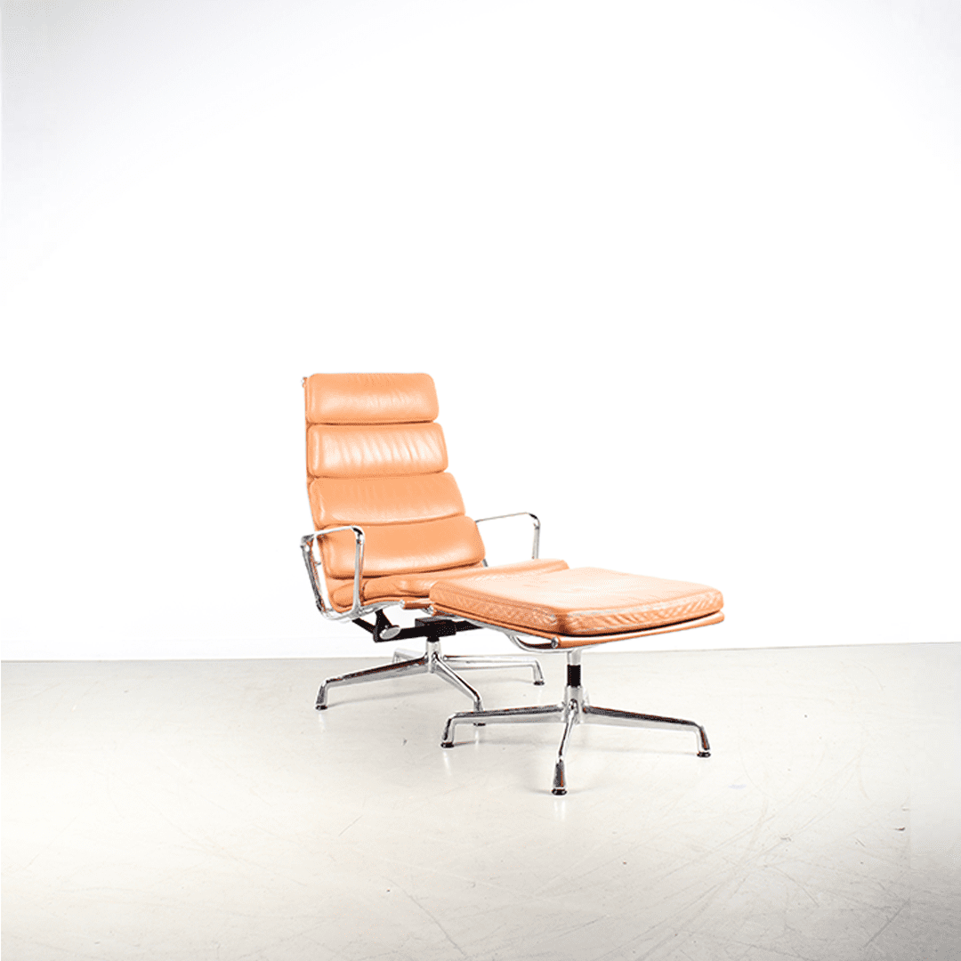 Vitra Eames EA 222 Fauteuil Cognac Leer - Chroom + EA 223 Hocker