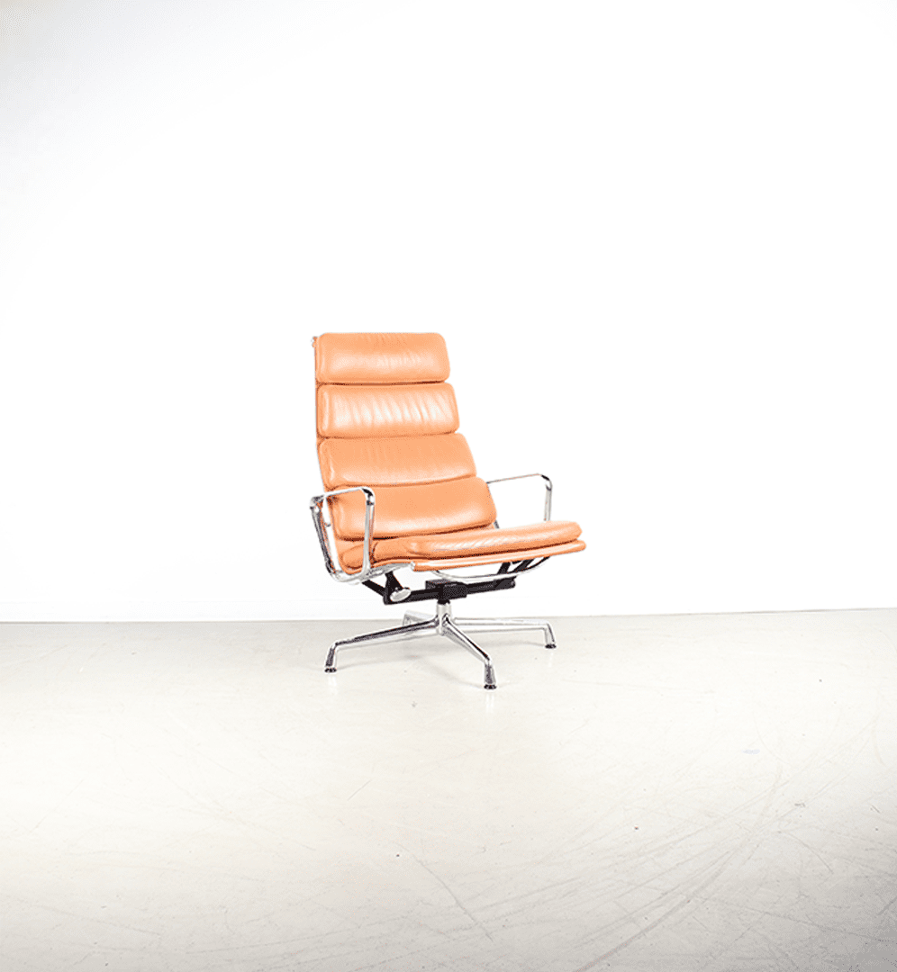 Vitra Eames EA 222 Fauteuil Cognac Leer - Chroom + EA 223 Hocker - Image 2