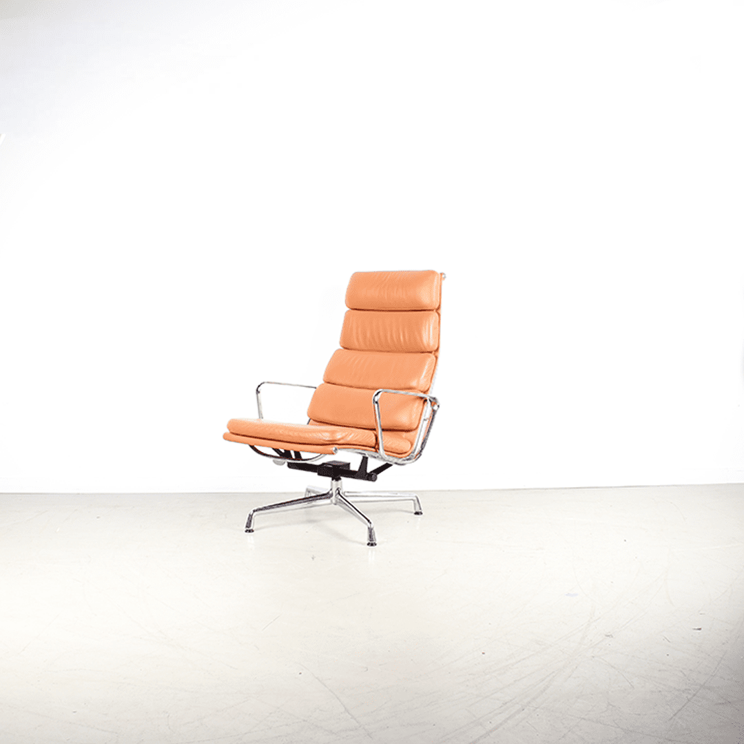 Vitra Eames EA 222 Fauteuil Cognac Leer - Chroom + EA 223 Hocker - Image 4