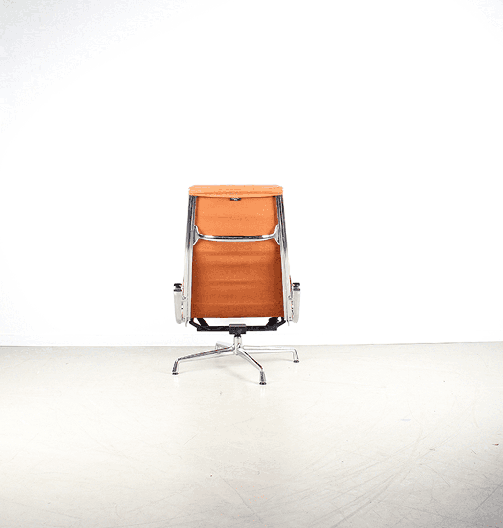 Vitra Eames EA 222 Fauteuil Cognac Leer - Chroom + EA 223 Hocker - Image 6