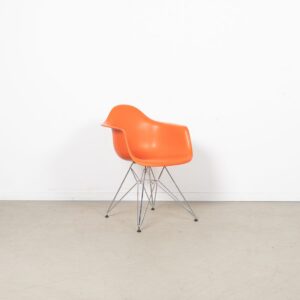 Vitra Eames DAR Stoel Oranje Kunststof - Chroom