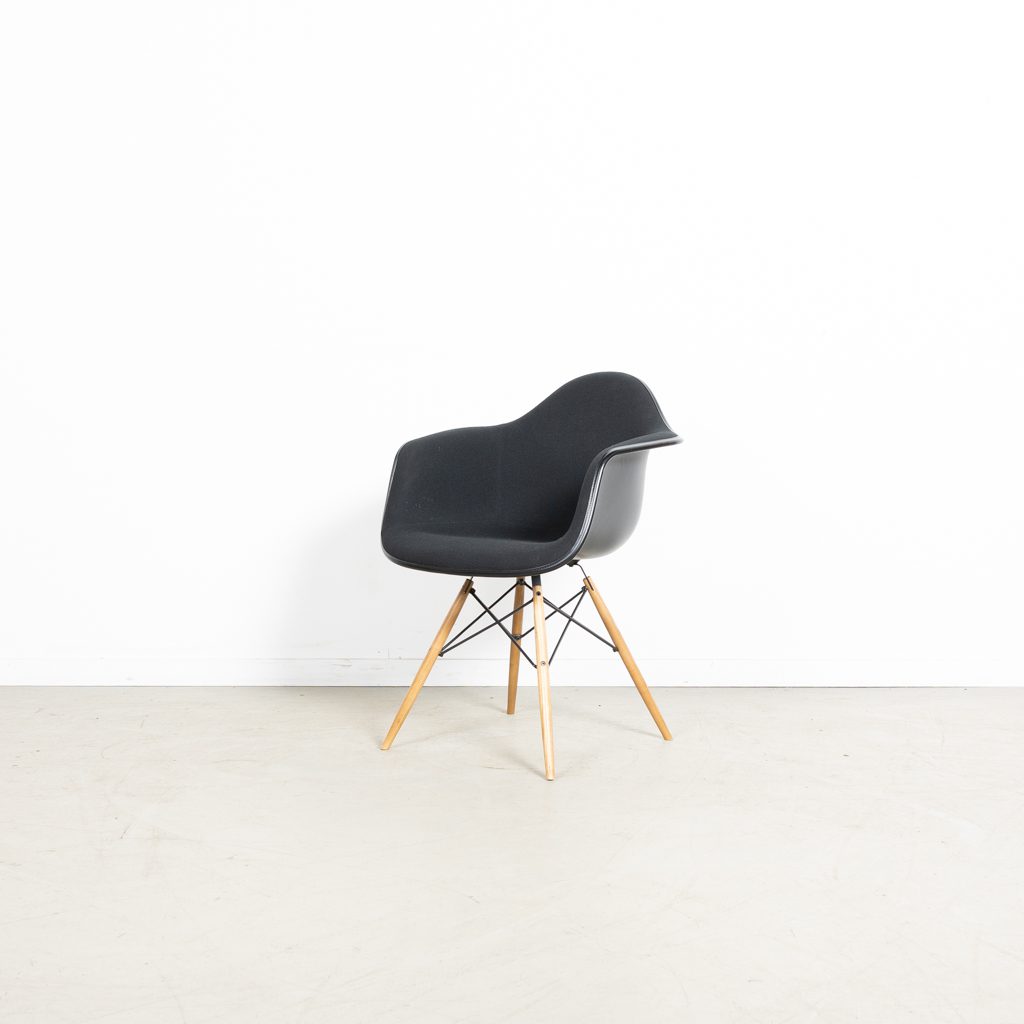 Vitra Eames DAW Stoel Zwart Stof/Kunststof - Hout - Image 3