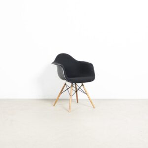 Vitra Eames DAW Stoel Zwart Stof/Kunststof - Hout
