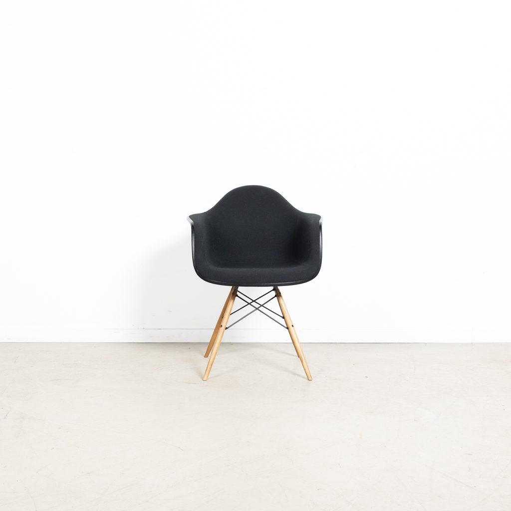 Vitra Eames DAW Stoel Zwart Stof/Kunststof - Hout - Image 2