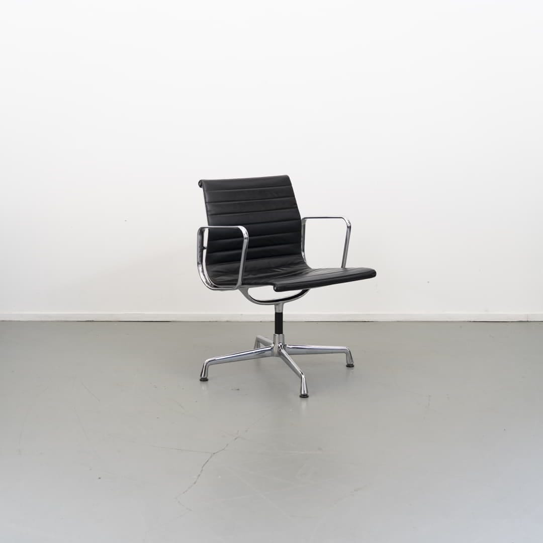 Vitra Eames EA 107 Stoel Zwart Leer - Chroom - Image 5