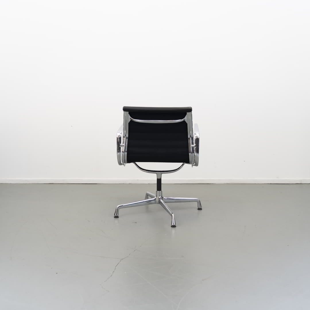 Vitra Eames EA 107 Stoel Zwart Leer - Chroom - Image 6