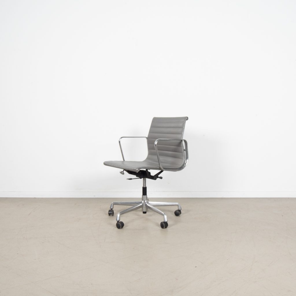 Vitra Eames EA 117 Bureaustoel Grijs Leer - Aluminium - Image 3