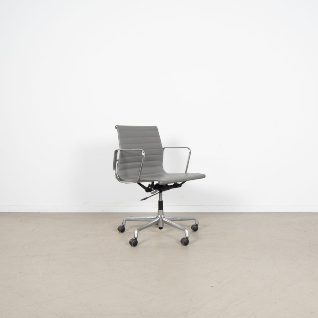 Vitra Eames EA 117 Bureaustoel Grijs Leer - Aluminium