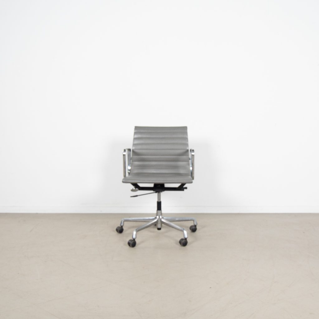 Vitra Eames EA 117 Bureaustoel Grijs Leer - Aluminium - Image 2