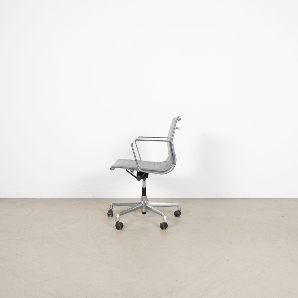 Vitra Eames EA 117 Bureaustoel Grijs Leer - Aluminium - Image 4