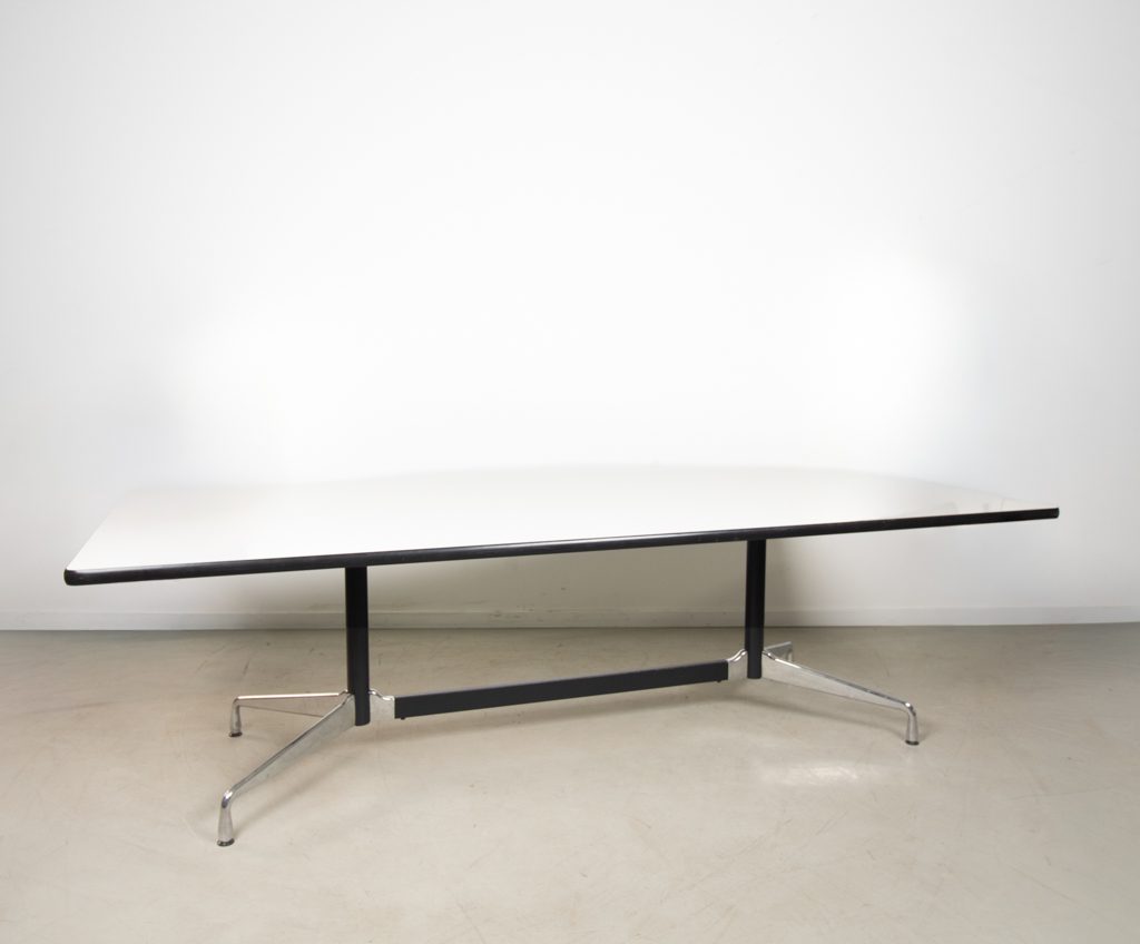 Vitra Segmented Table Tafel Wit Kunststof 240 cm - Chroom