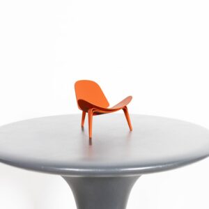 Vitra Miniatuur CH07 Shell Chair Oranje Kunststof