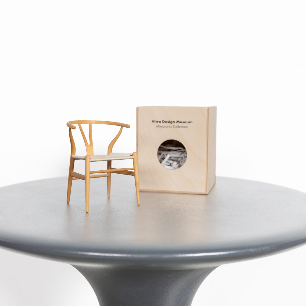Vitra Miniatuur Y-Chair Stoel Hout/Vlechtwerk