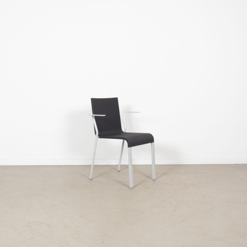 Vitra .03 Stoel Donkergrijs Kunststof (Stapelbaar) - Gepoedercoat Zilver