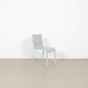 Vitra .03 Stoel Lichtgrijs Kunststof (Stapelbaar) - Gepoedercoat Zilver