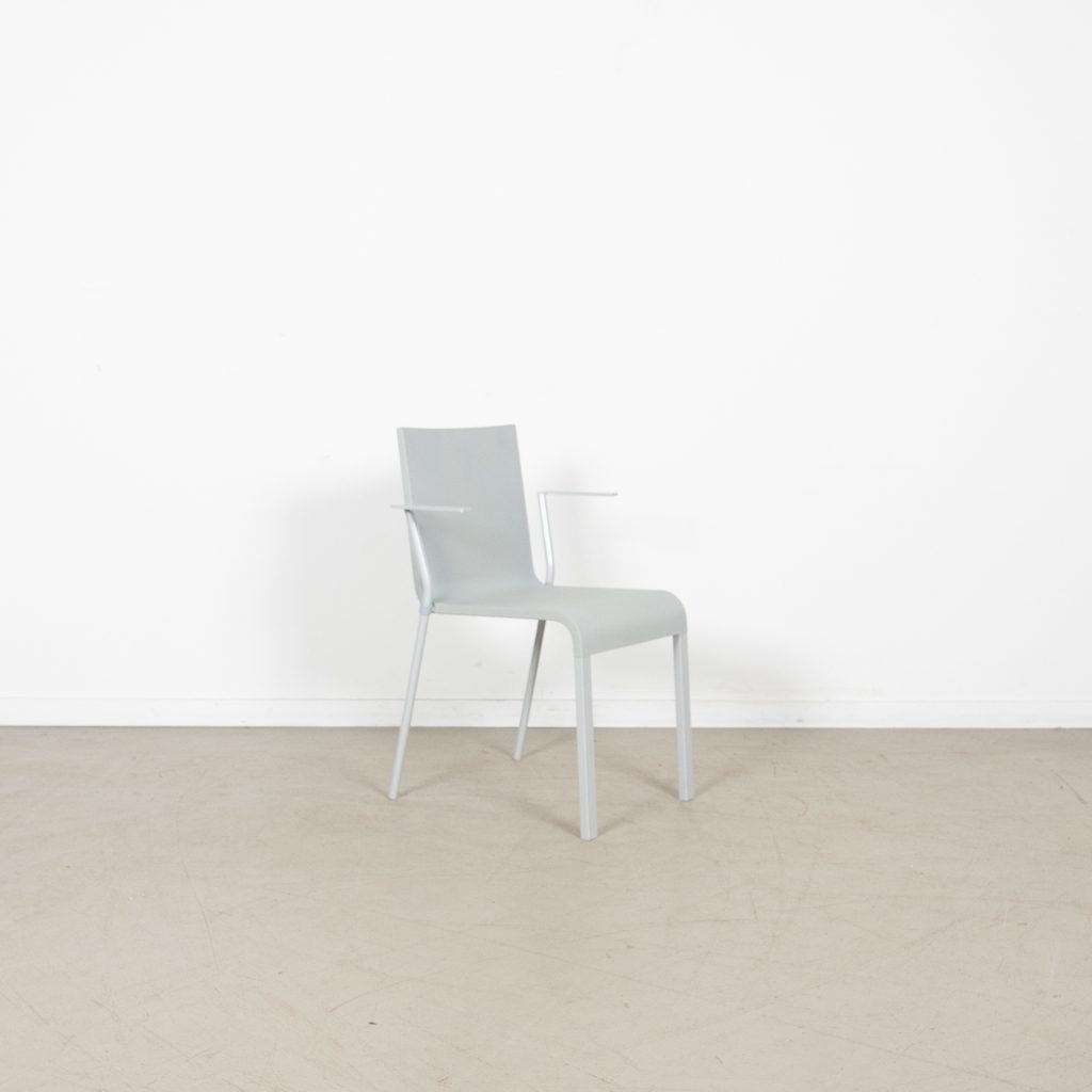 Vitra .03 Stoel Lichtgrijs Kunststof (Stapelbaar) - Gepoedercoat Zilver